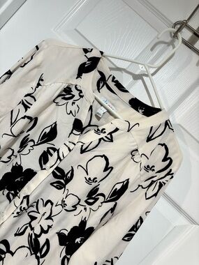D & CO Cream and Black Floral Button-Front Blouse